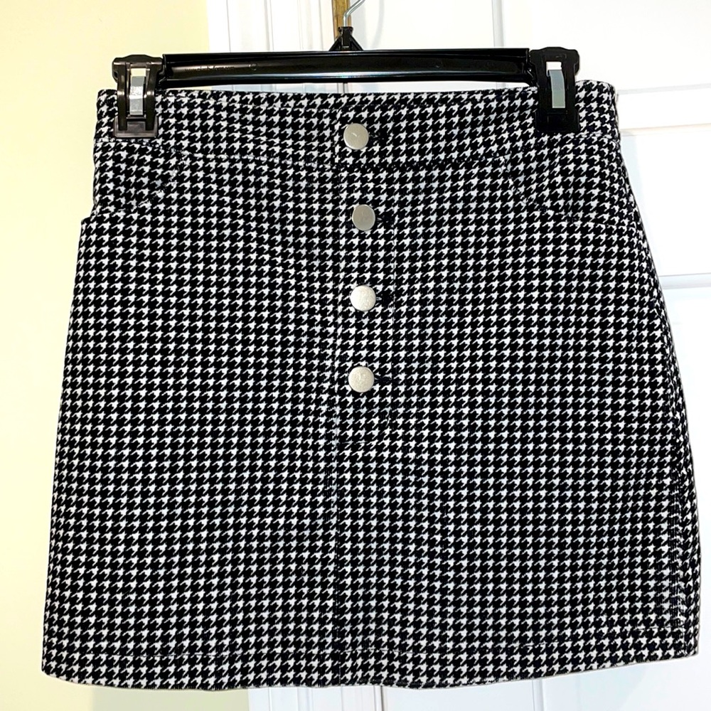 Black and white forever 21 velvet skirt